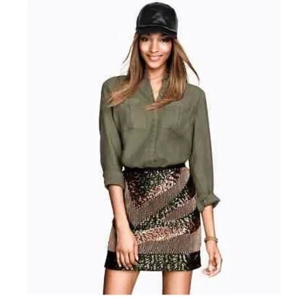 H&M Embellished Sequin Beaded Mini Skirt Size 4 NWT - Picture 2 of 11